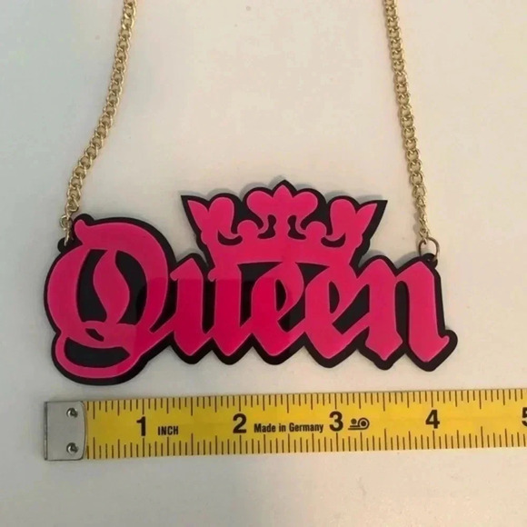 Queen Fun Funny Huge Statement Fan Necklace NWT - Picture 3 of 4